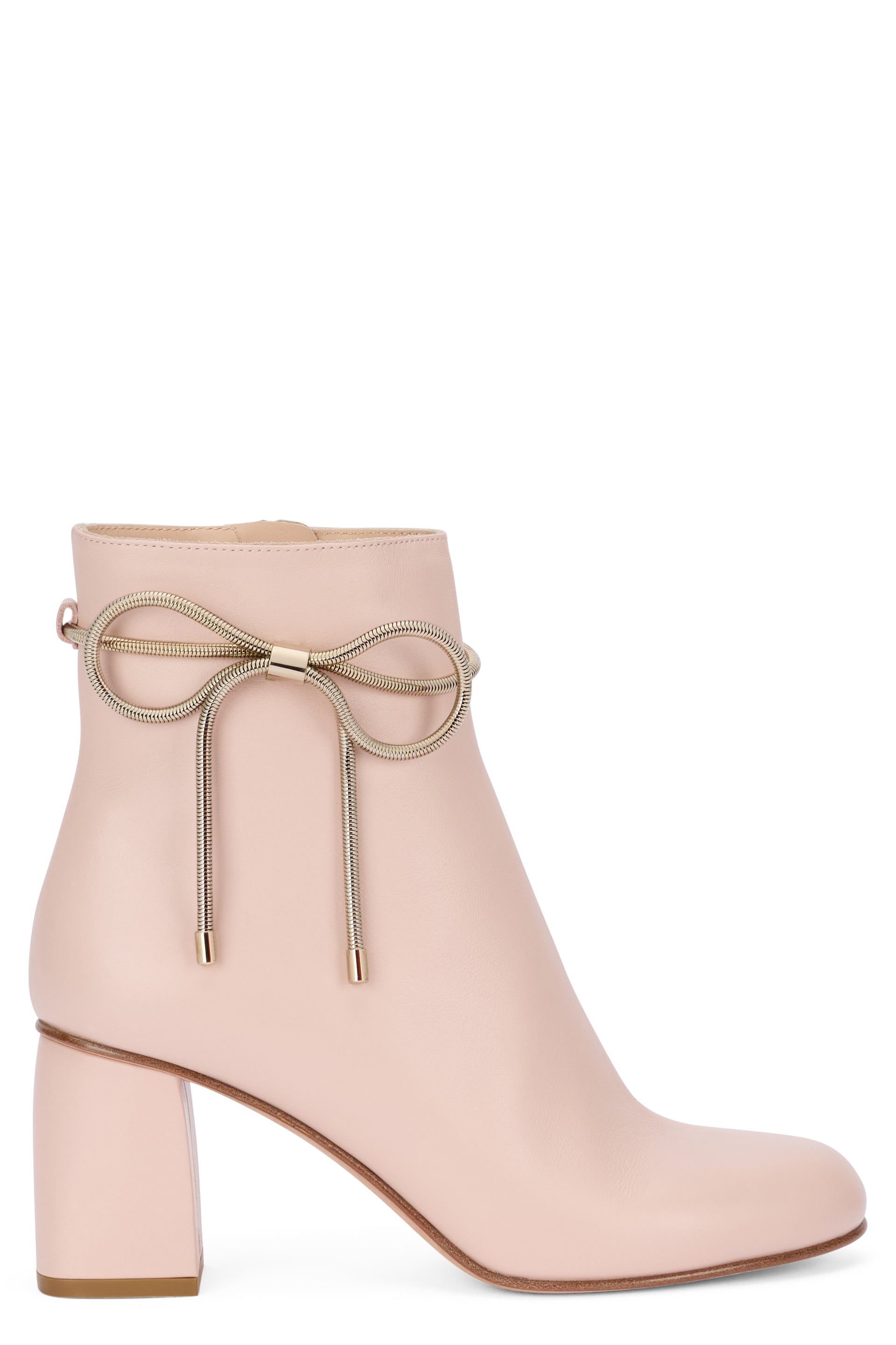 Ankle boots in pale pink color with mid heel.
