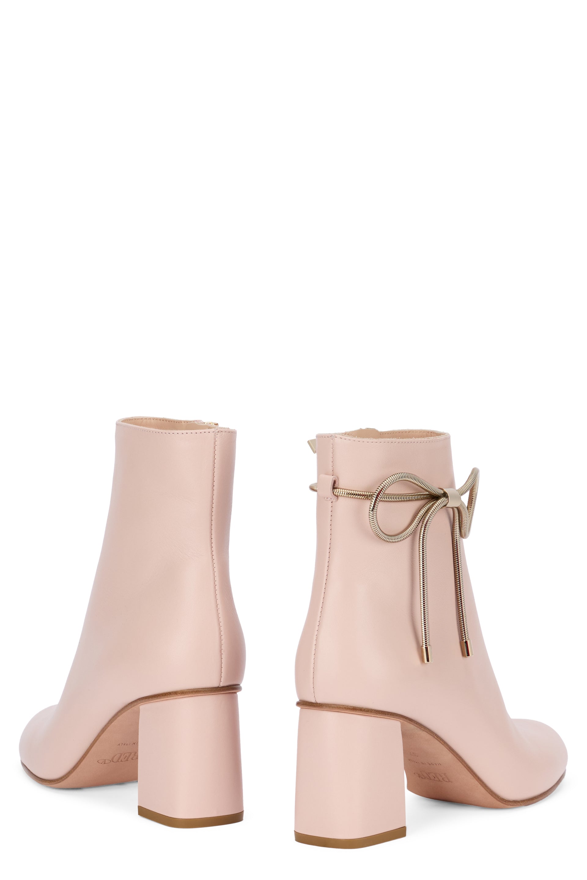 Ankle boots in pale pink color with mid heel.