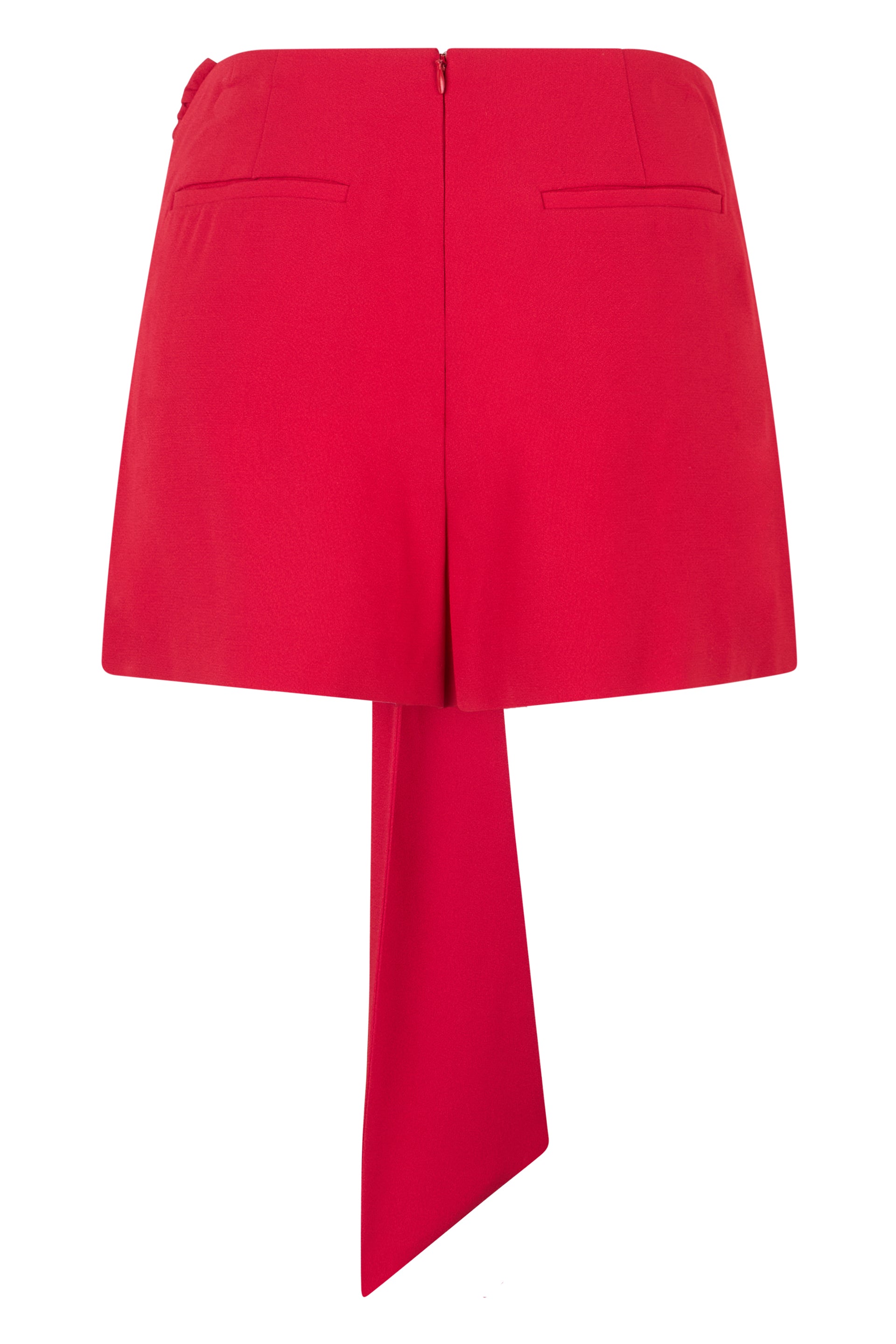 Short fuchsia skirt elegant and chic.