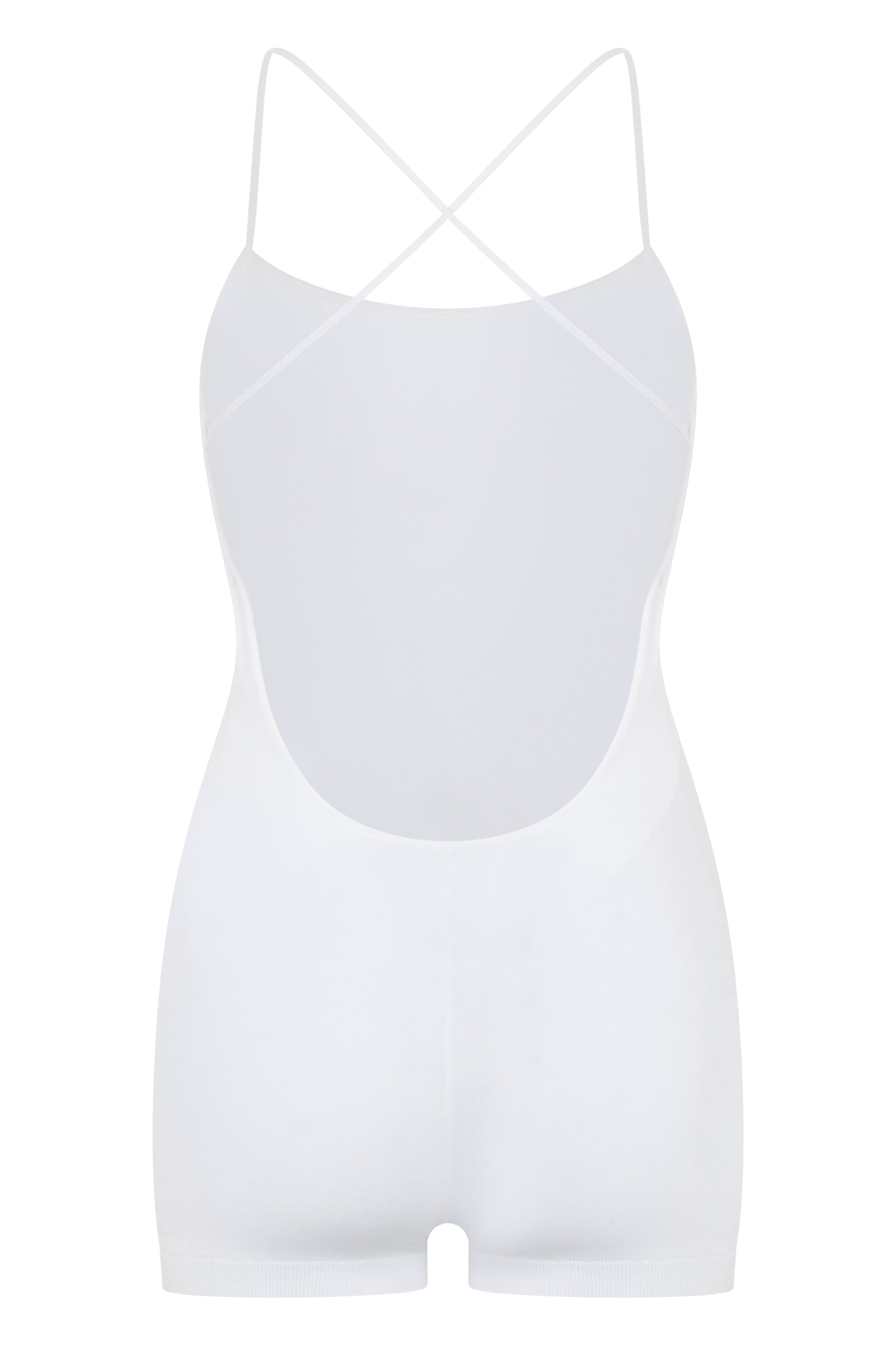 Short white jumpsuit with crisscross straps, casual and versatile.