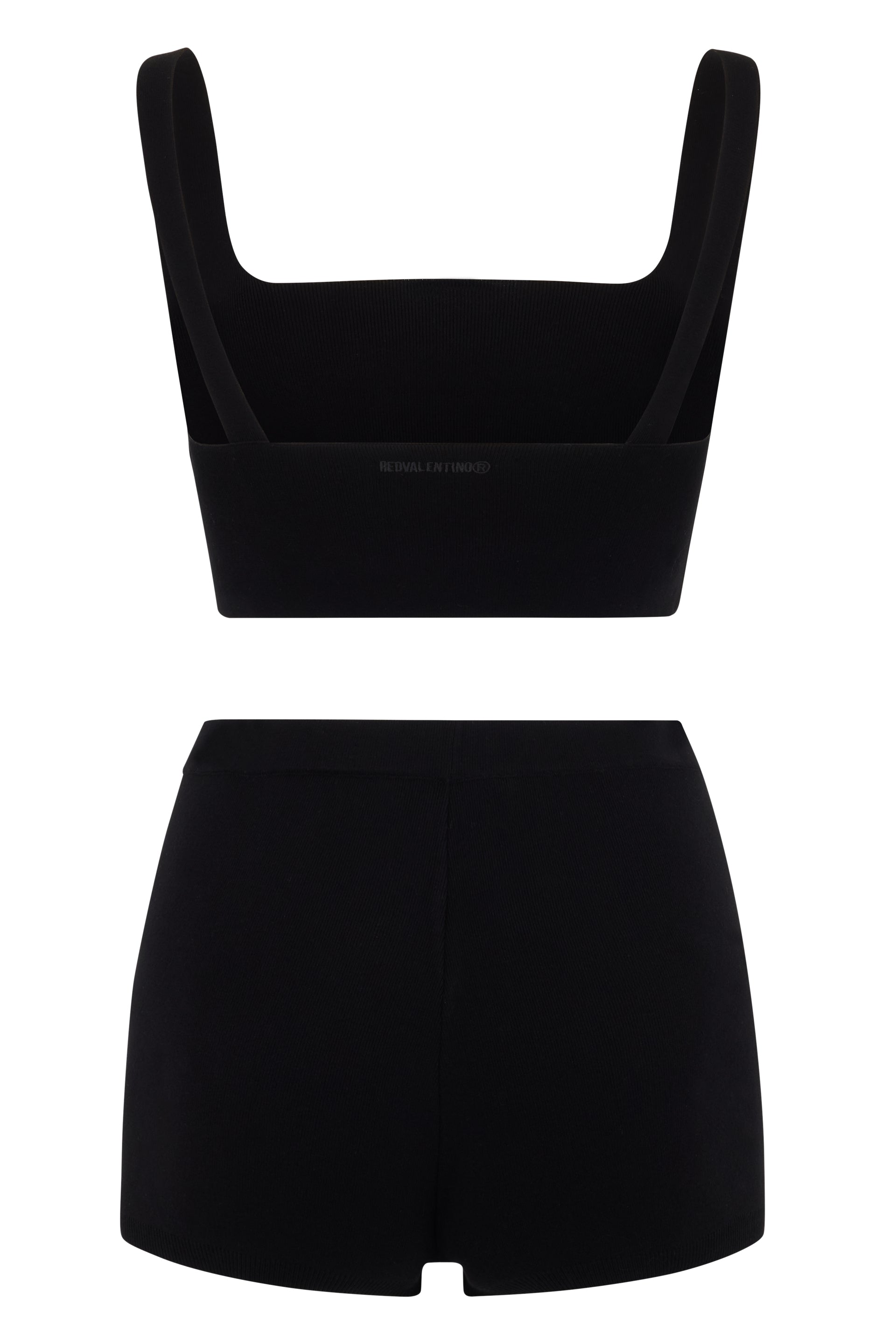 Versatile summer set made up of a top and black shorts.