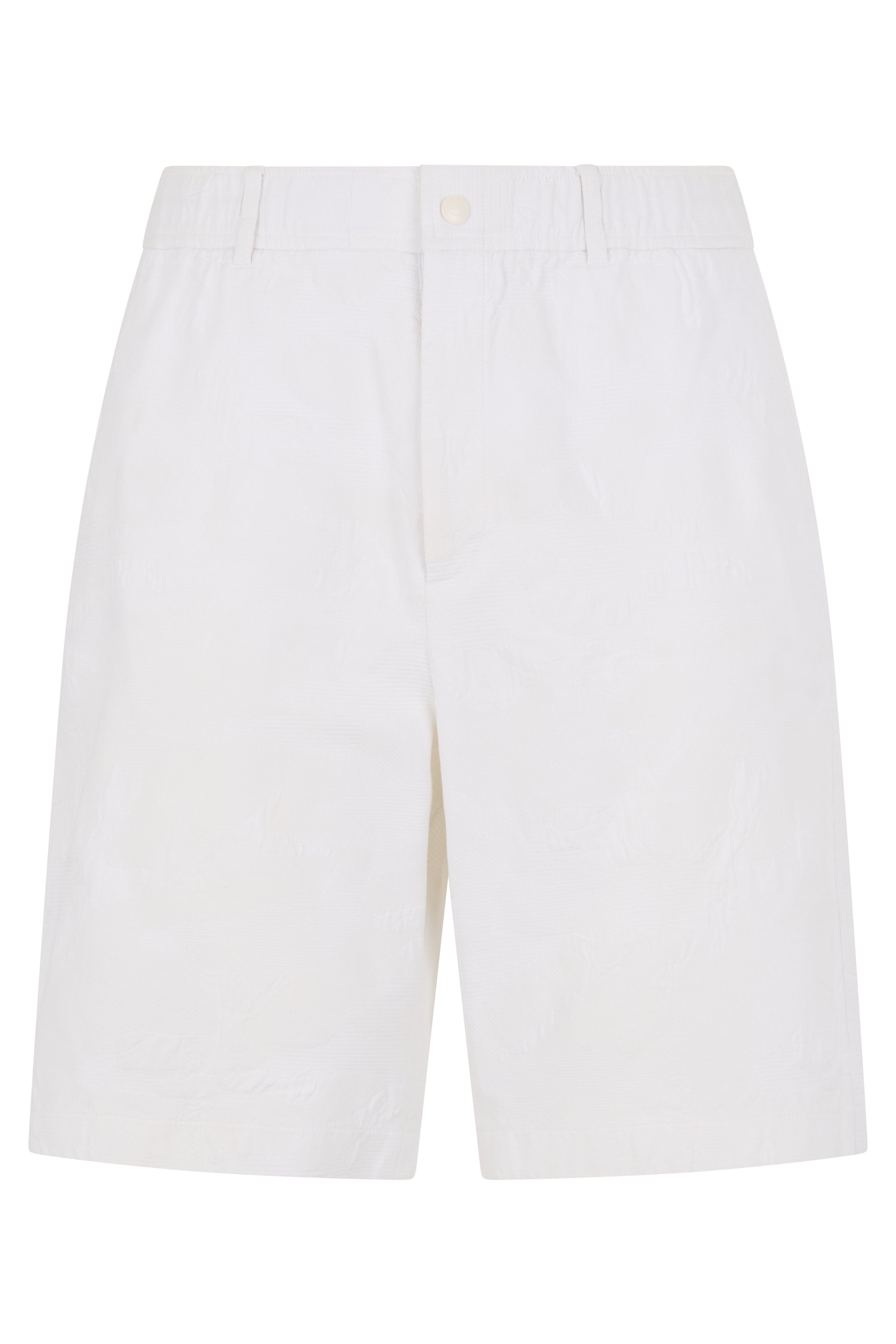 White summer shorts, ideal for a casual and refined look.