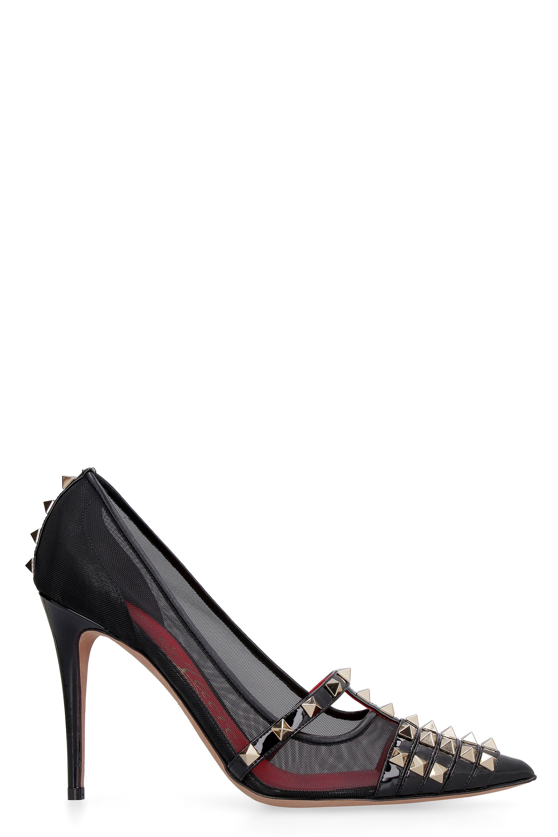 Pointy-toe pumps