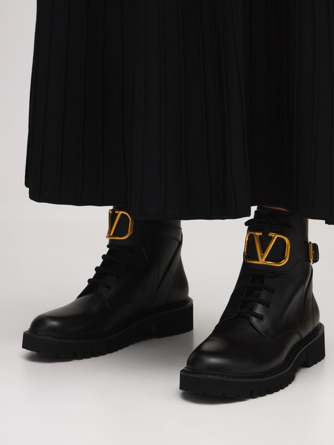 Leather non-slip boot