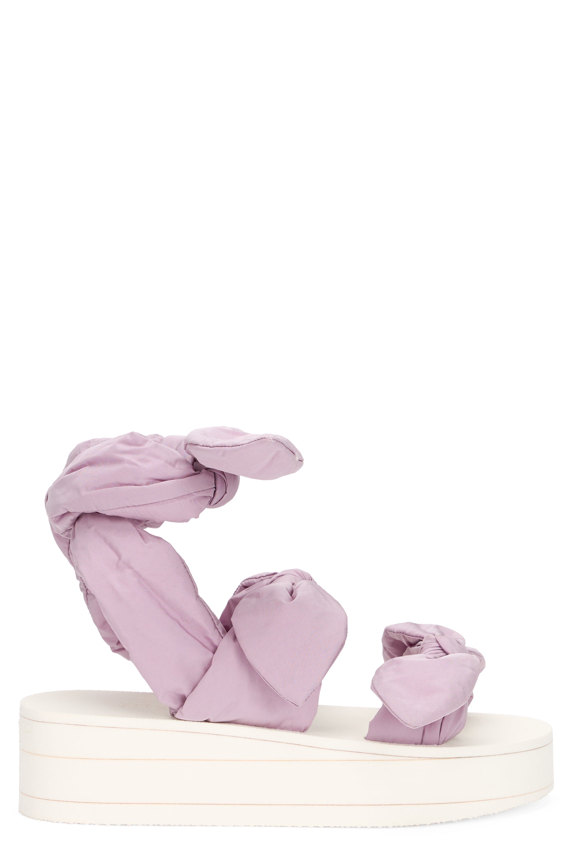 Lilac platform sandals, casual and versatile.