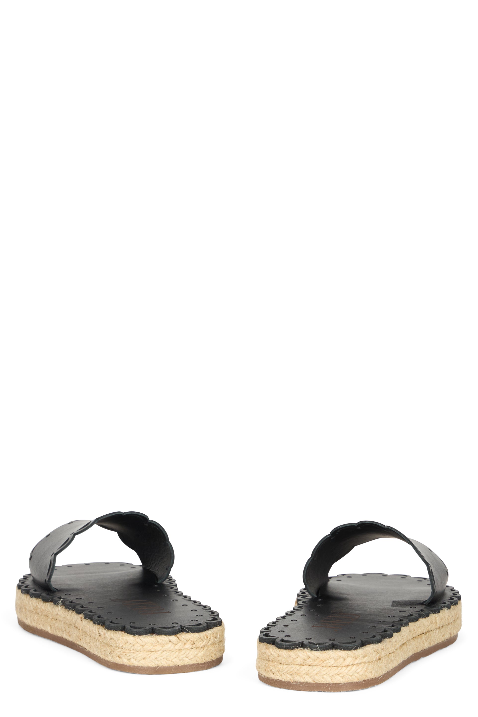 Black sandals with an elegant and summery design.