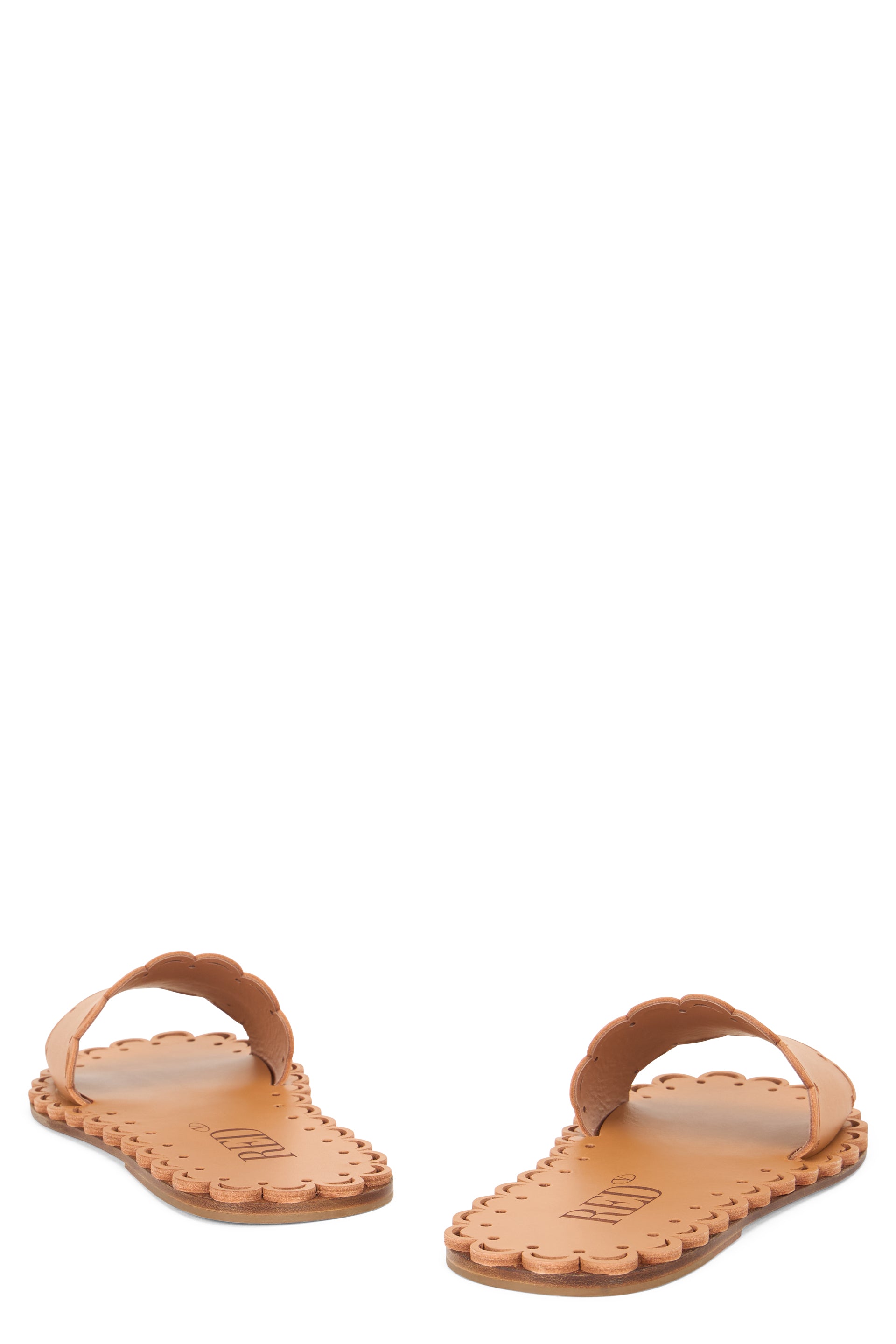 Summer sandals in leather in orange color, elegance and comfort.