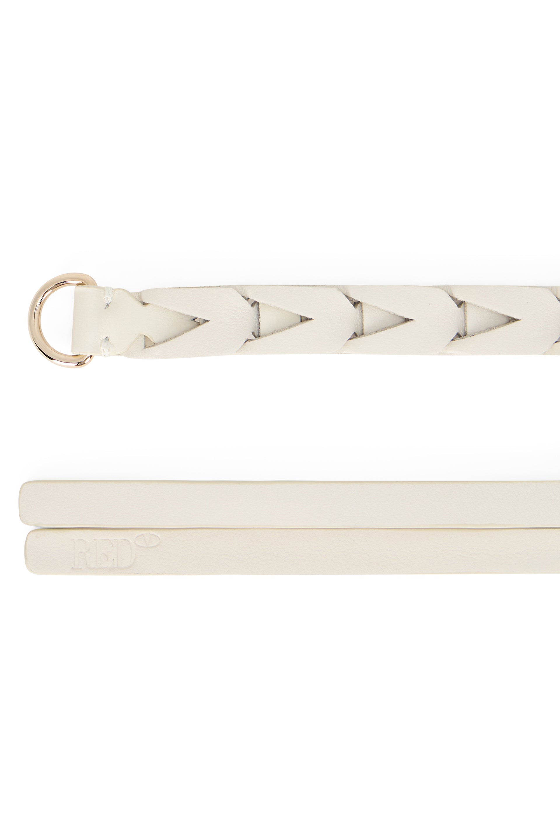 White belt with a minimal and versatile design.