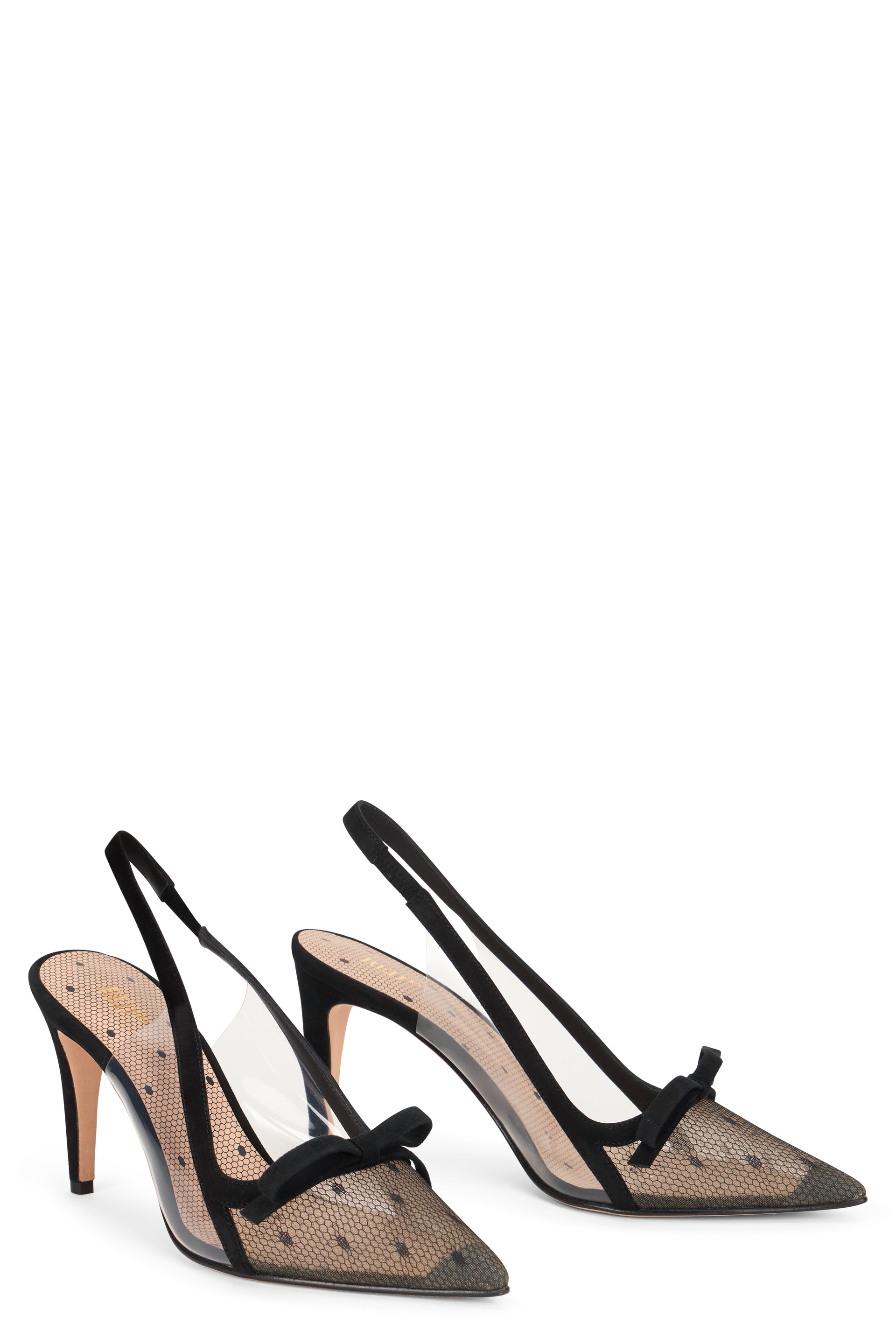 Elegant décolleté with medium heel height.