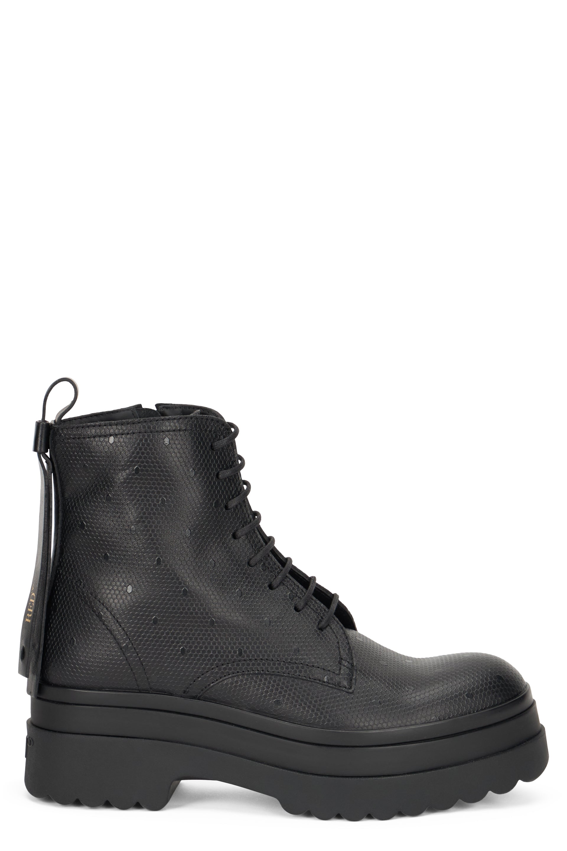 Boot in synthetic black leather, sturdy and fashionable.