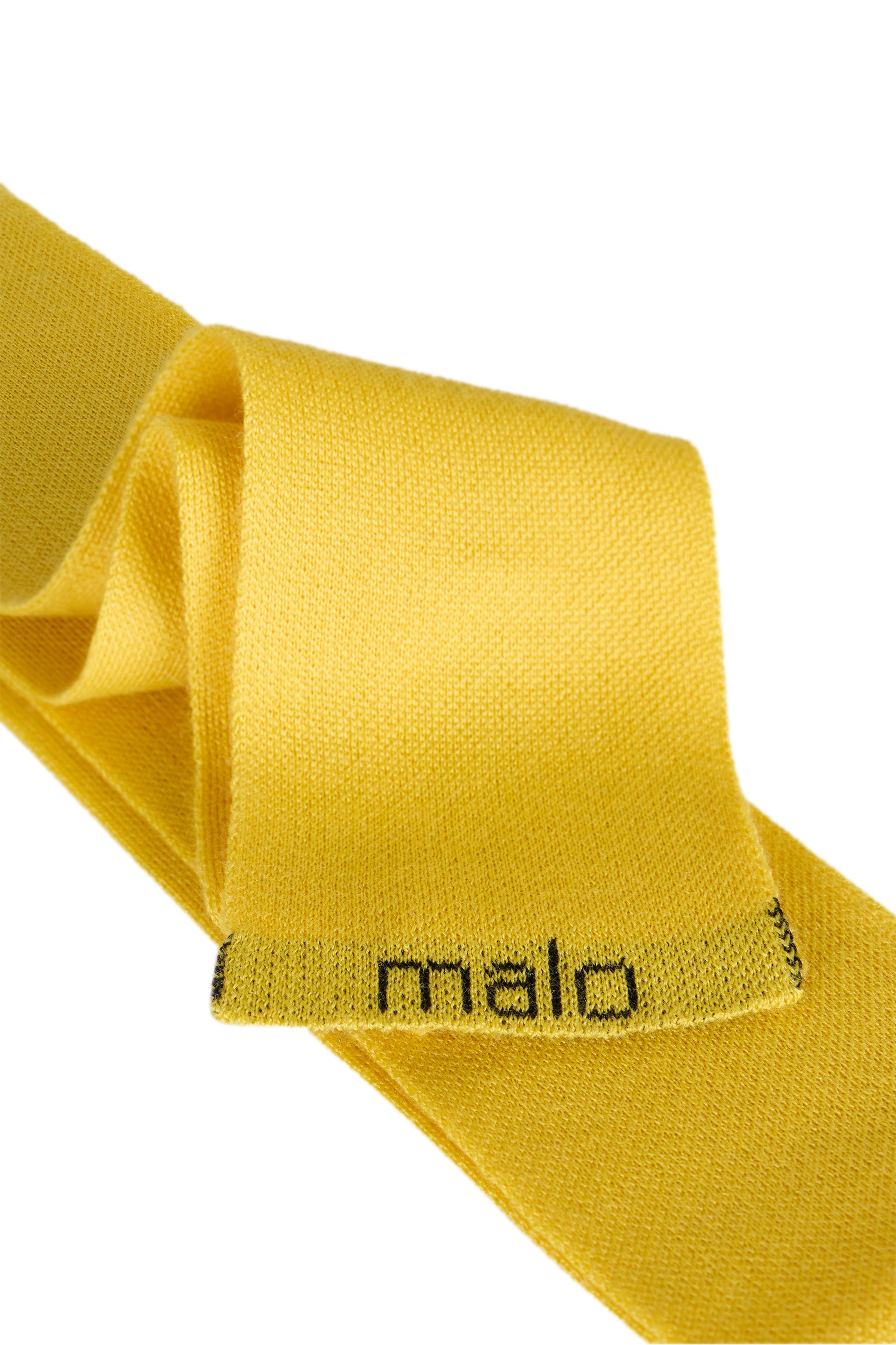 Soft scarf, ideal for elegant and cool outfits.