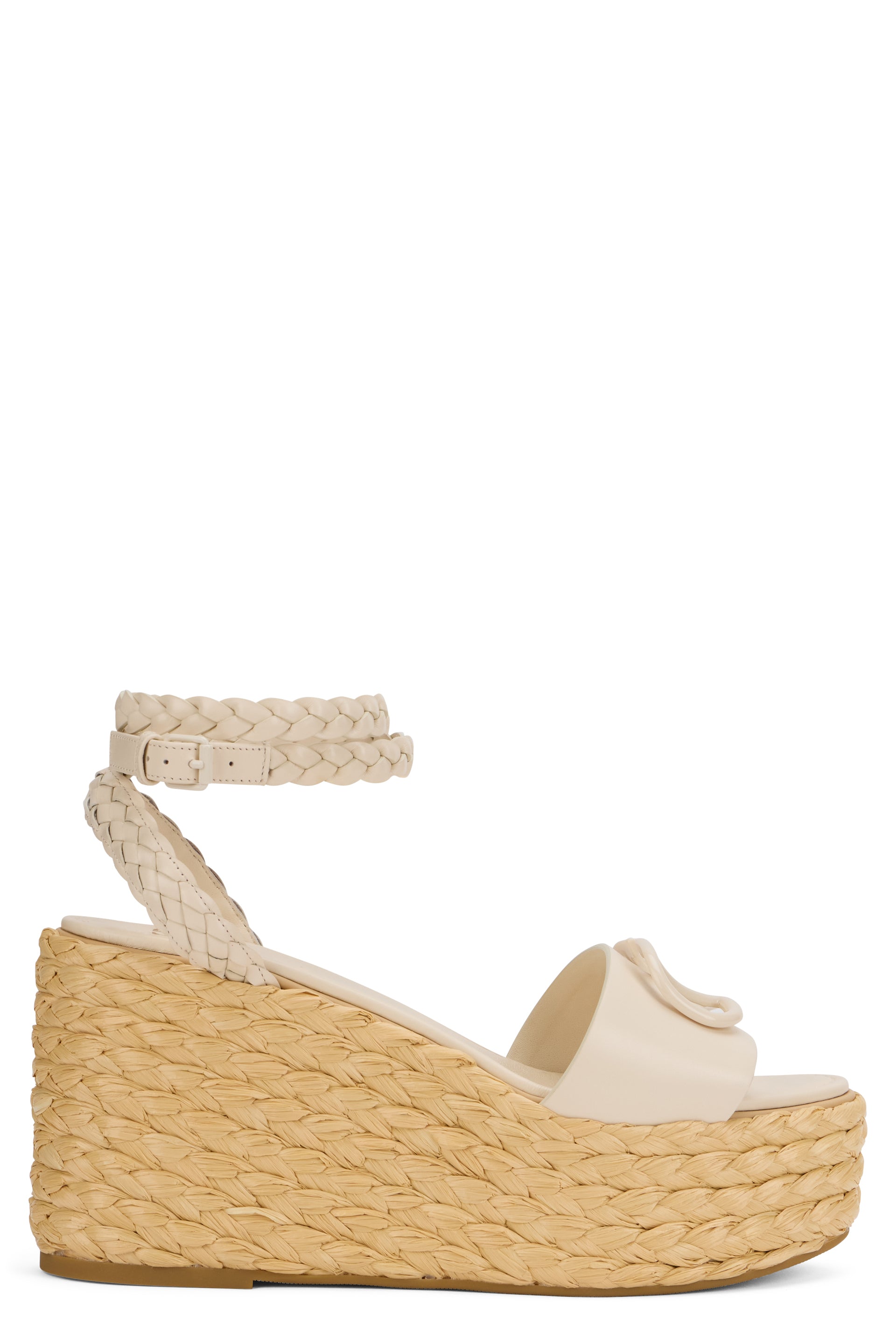 Elegant sandal with platform featuring woven pattern.