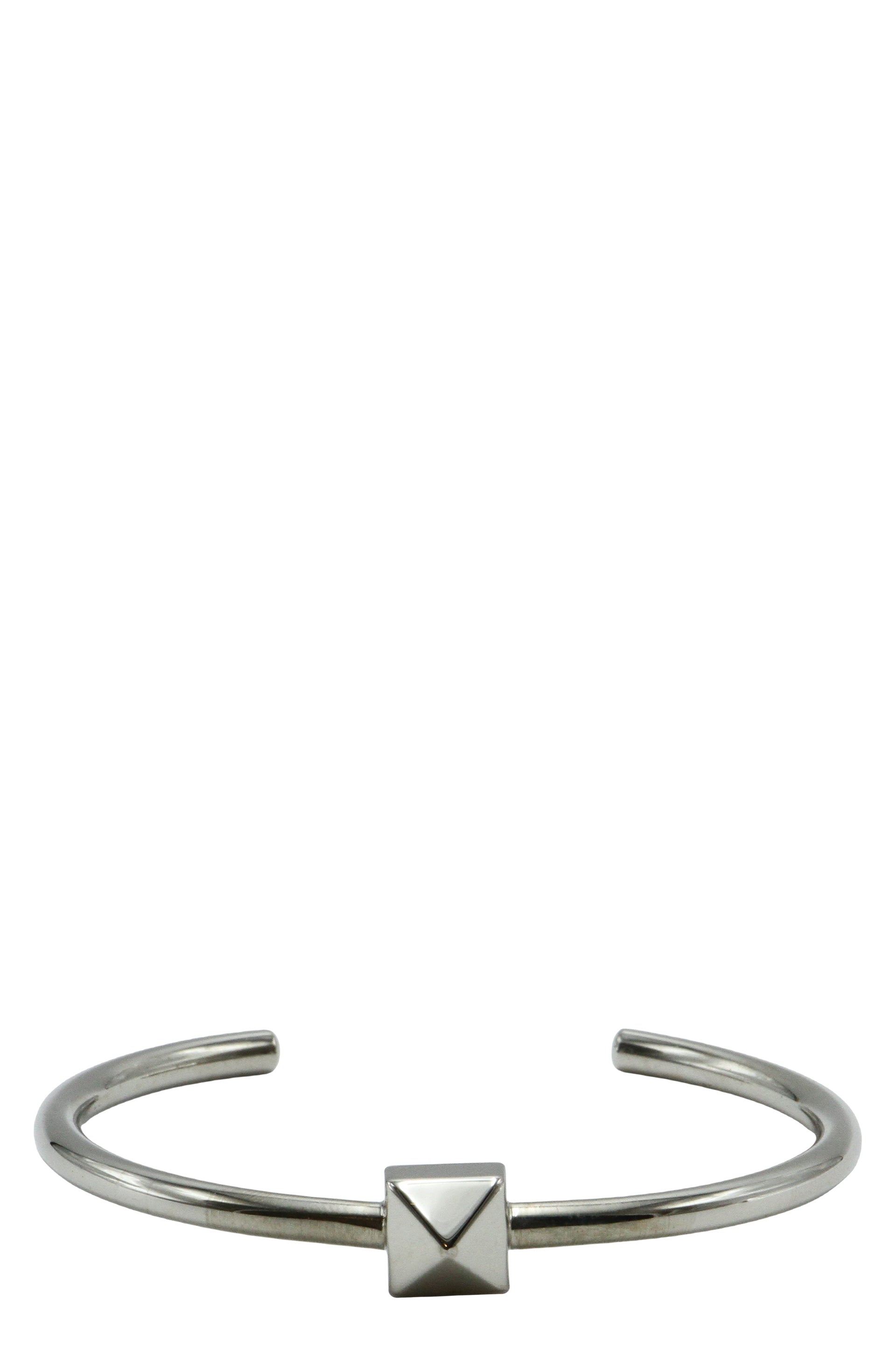 Minimalist bracelet with stud on the front