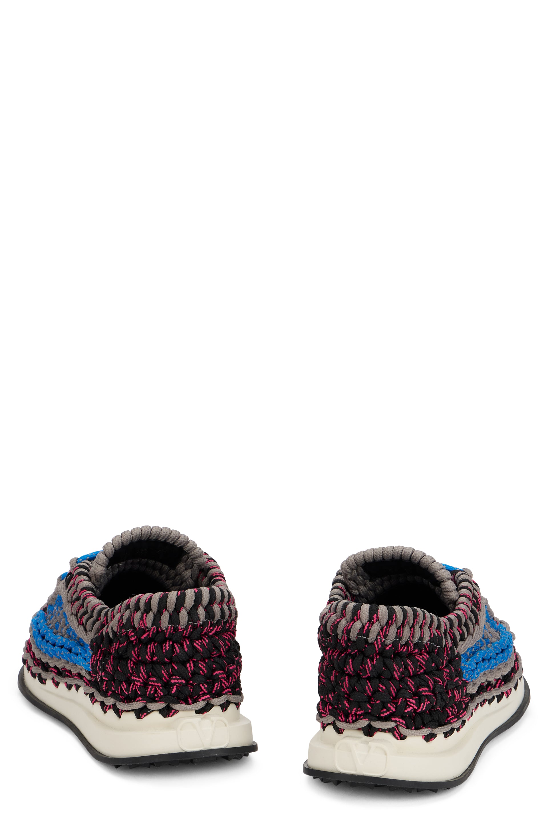 Modern blue and brown shoes for a sporty and refined style.